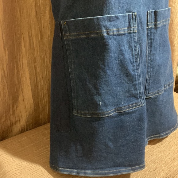 Denim Jean Apron with Pockets Tie Back and at the Neck - Picture 5 of 14